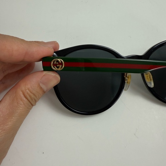 Gucci Stylish Black Round Sunglasses GG0416Sk - Picture 4 of 9